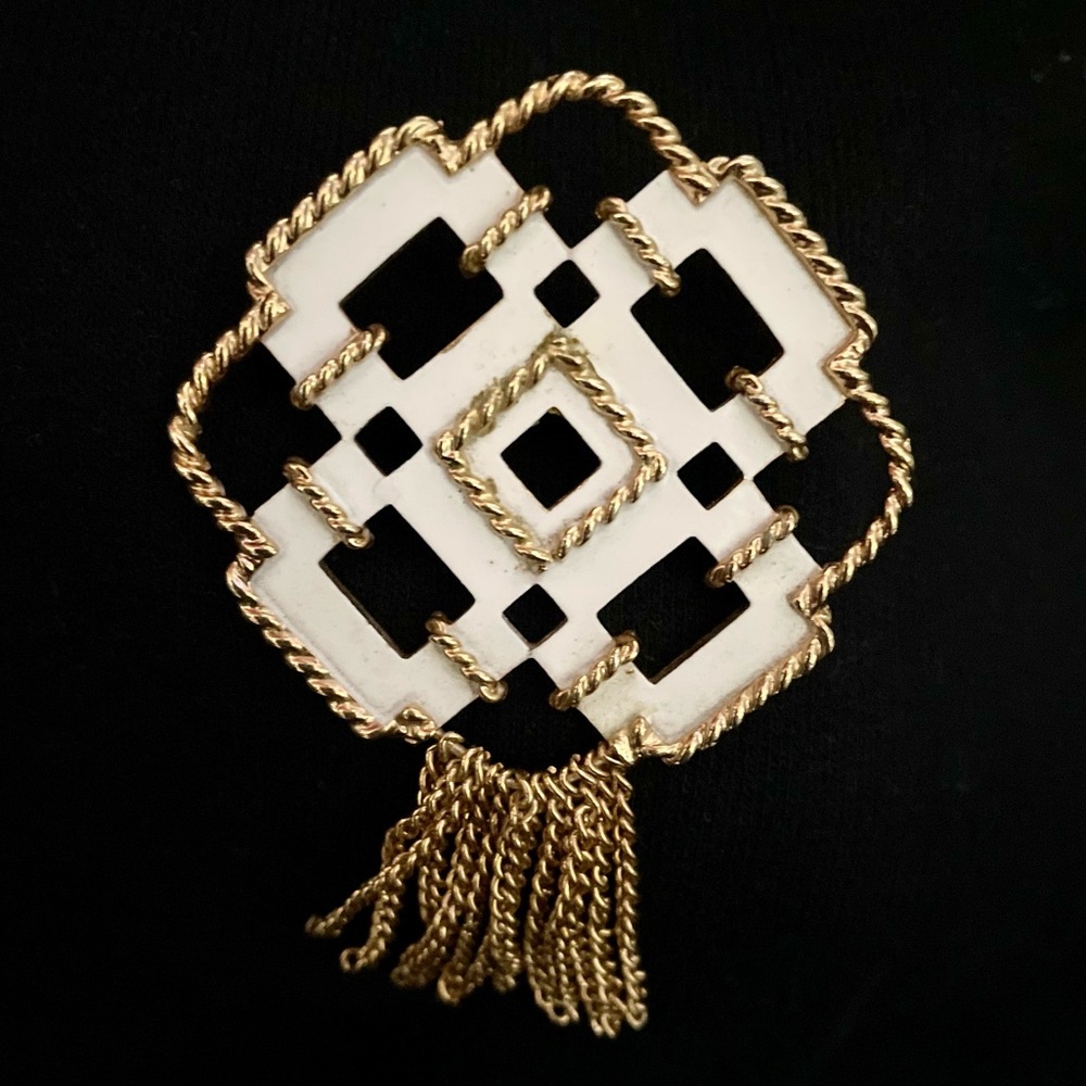 Avon vintage brooch/pin